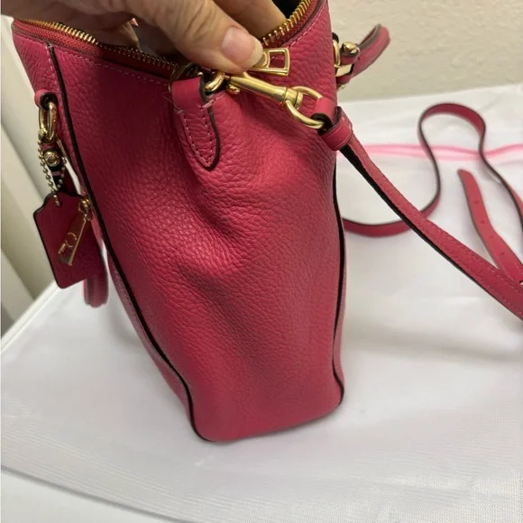 Coach Fuchsia Pebble Leather Shoulder Bag with Gold Accents - Picture 4 of 10